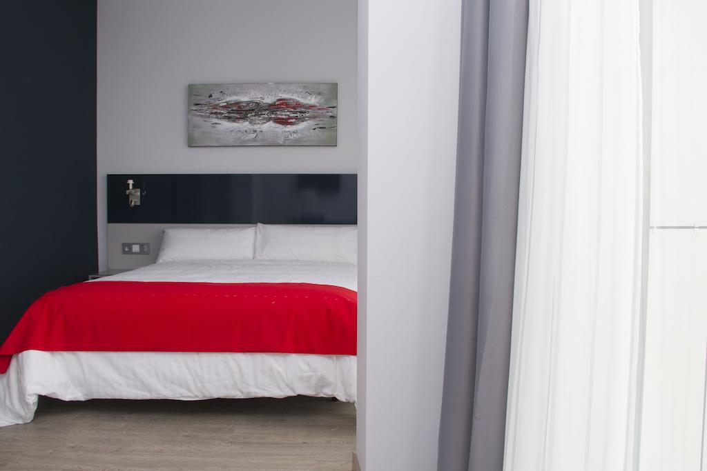Hotel Santa Eulalia بورتوياني الغرفة الصورة